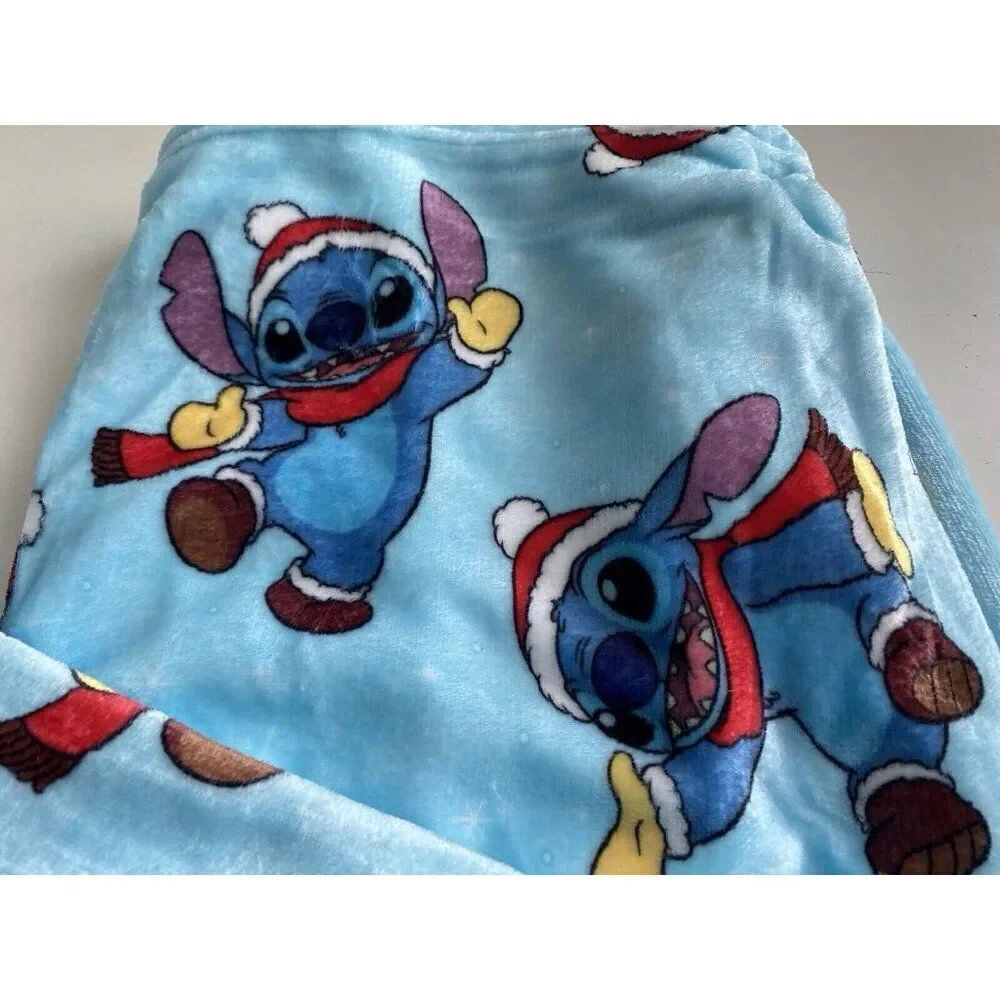 Disney Stitch With Mittens Winter Christmas Santa Hat Throw Blanket 50 X 70” NEW